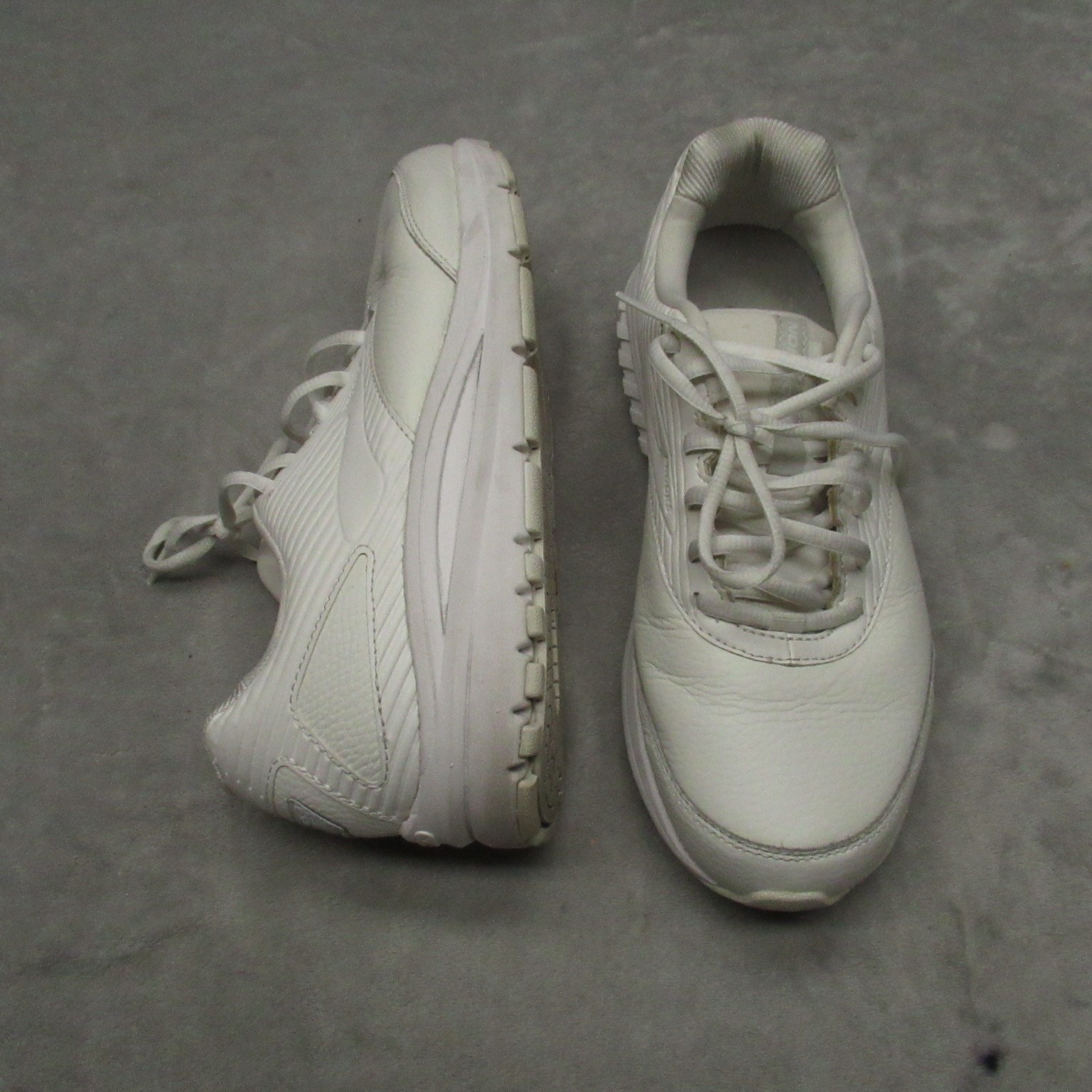 Brooks Women 10 Wide D Walking Shoes White Addiction Walker 2 Slip Resistant